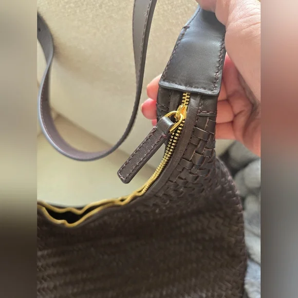 Madewell, The Essential Curve Shoulder Bag, Coffee Bean - Picture 9 of 12